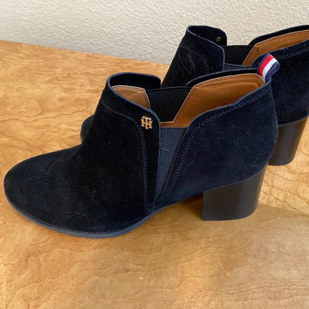 Tommy Hilfiger - New Black suede boots - Size 10